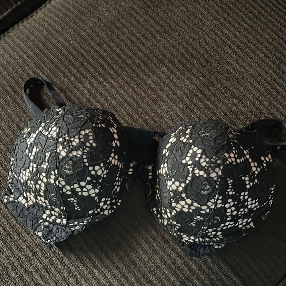 Victoria’s Secret Very Sexy Bra black and nude 36C